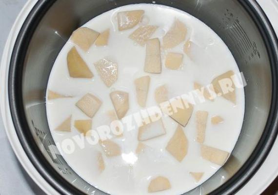 Диетический суп-пюре из брокколи на кокосовом молоке в мультиварке